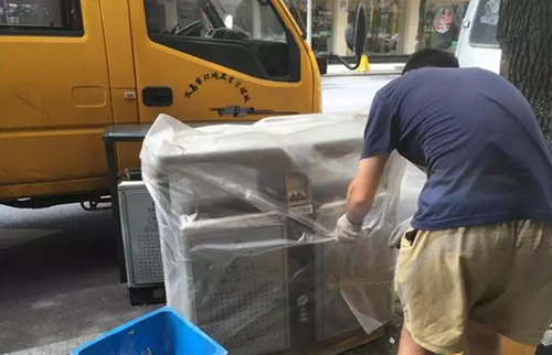    義烏這個(gè)果皮箱有“搞頭”，上面還可以發(fā)布公益廣告