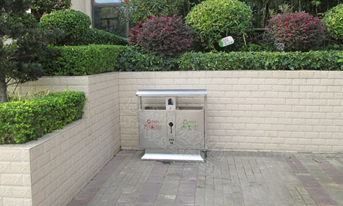 校園沒有垃圾桶，反而更整潔